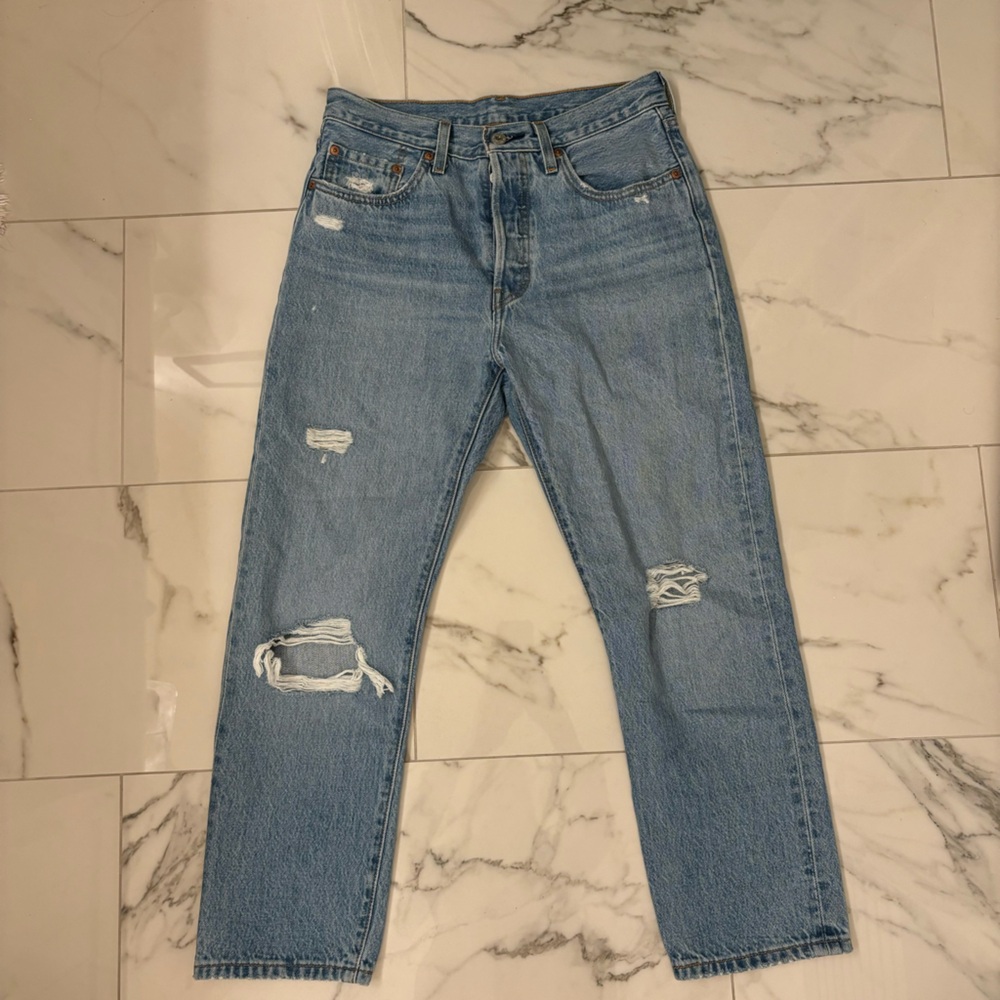 Levi’s 501 light wash destroy jeans